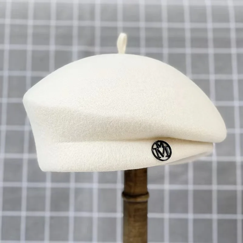 Painter's hat with pin