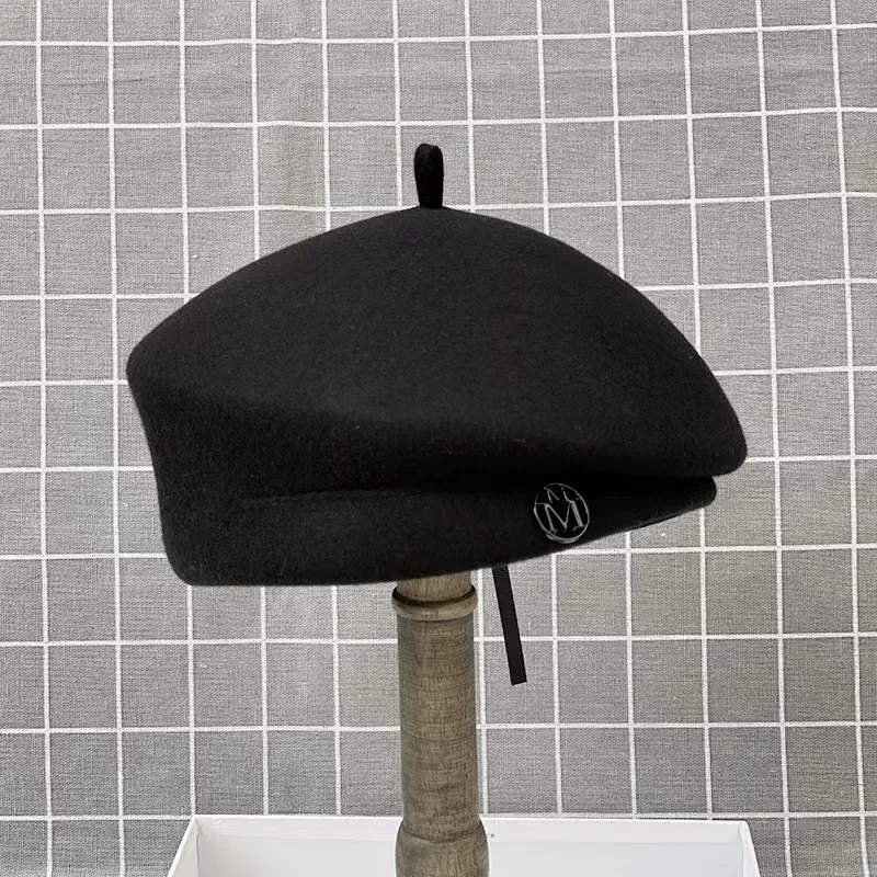 Painter's hat with pin