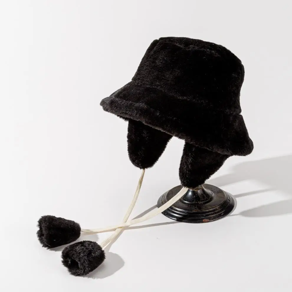 Fisherman's wool hat with pom-poms