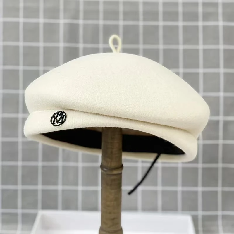 Painter's hat with pin