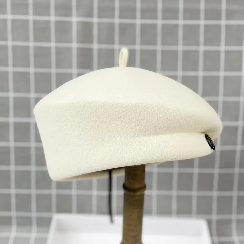 Painter's hat with pin