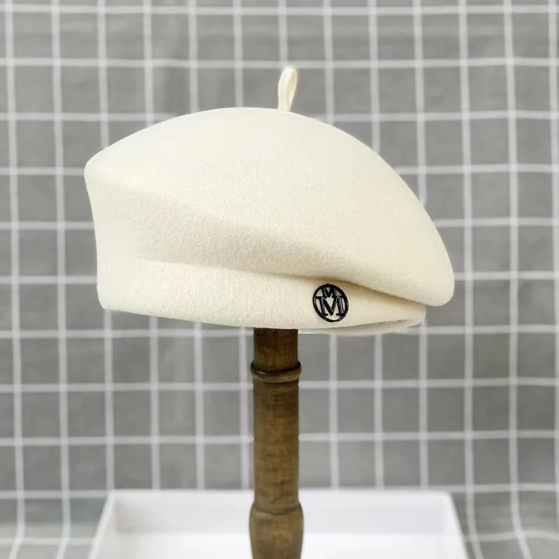 Painter's hat with pin